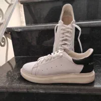 لباس|کیف، کفش، کمربند|میانه, |دیوار