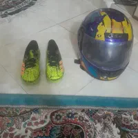 کلاه ایمنی وکفش فوتسال