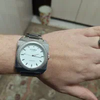 یک عدد ساعت با یک عدد انگشتر مو سالم باطری دار