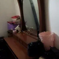 دراور و آیینه به همراه میز ارایش