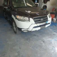کارگر نقاش خودروآشنا ب سمباده زنی