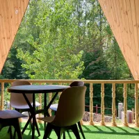 کلبه جنگلی با آتشدان لب‌ رودخونه گیسوم