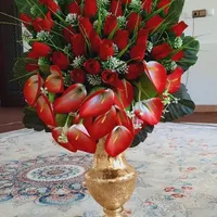 گل مصنوعی همراه با گلدان