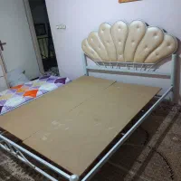 تخت فرفورژه کاملا سالم