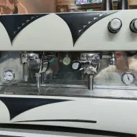 دستگاه اسپرسوساز و یک عدد اسیاب در حد نوع