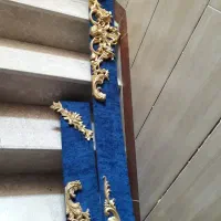 کتیبه ی بالای پرده سالم و درحد نو