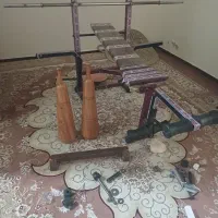 میز و دستگاه پرس با هالتر میل باستانی تخته شنا