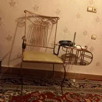 میز و تلفن با روکش برنجی