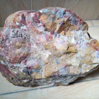 سنگ قیمتی ناشناس