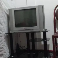 تلویزیون با میز