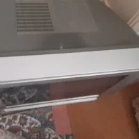 یک دستگاه تلویزیون سامسونگ نقره ای بفروش میرسد