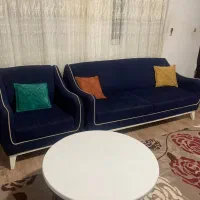 مبل و میز ناهارخوری ست .