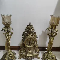 دوعدد شمعدانی و ساعترومیزی