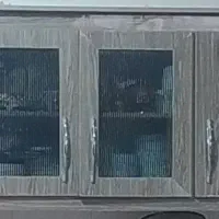 در کابینت هایگلاس