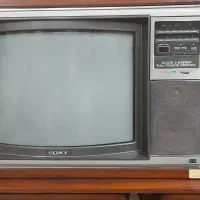 تلویزیون نوستالوژی آنتیک وعتیقه|کلکسیون اشیاء عتیقه|قم, قلعه یزدیها|دیوار