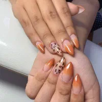 مدل کاشت ناخن با هزینه خیلی مناسب طراحی‌های خاص