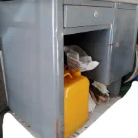 میز فلزی