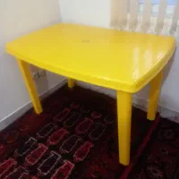 میز پلاستیکی