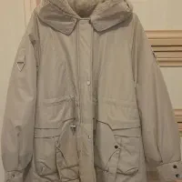 کاپشن کاملاً نو فقط یک‌بار پوشیده شده