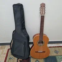 گیتار D6 / زیر قیمت/ در حد اکبند