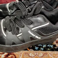 کتانی نو نو یکبار هم استفاده نشده