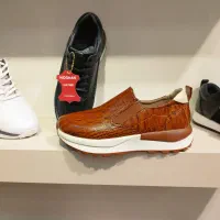 استخدام فروشنده آقا باز نشسته