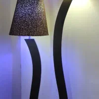 آباژور ایستاده