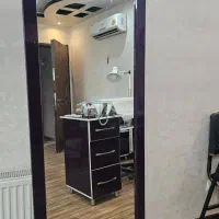 پاف باکس دار  نیمکت چوبی میز ناخن ایینه قدی|آرایشگاه و سالن‌های زیبایی|اصفهان, برازنده|دیوار