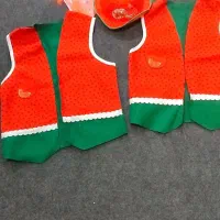 دو جفت جلیقه دخترانه به همراه بخاری گازی.