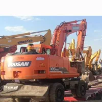 نیازمنده راننده بیل مکانیکی لاستیکی
