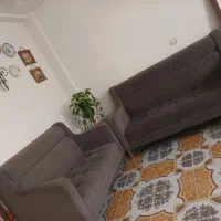 مبل ۵نفره پایه فلزی کاملا سالم رنگ طوسی فیلی|مبلمان خانگی و میز عسلی|رشت, ولکس|دیوار