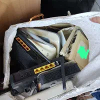 یک گونی مودم ADSL خراب (‌نیاز به تعمیر) یا اوراق