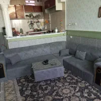 مبل ال تمیز سالم فقط تک نفرش نیاز به تعمیر داره