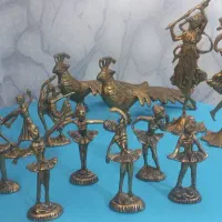 تعدادی مجسمه برنزی