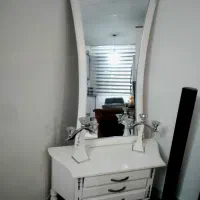 کنسول  همراه با جاکفشی سفید