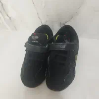 تعدادی کتانی و بوت بچه گانه
