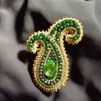 سنجاق سینه وتاج جواهردوزی شده|بدلیجات|قم, ولیعصر|دیوار