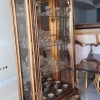 بوفه ویترین چوبی طلایی ورق طلا سالم در حد نو