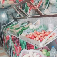 تعدادی آیینه ودکور یک عدد ترازو