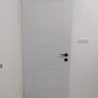 درب اتاق خواب و سرویس