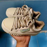 کتونی اسپرت ونس سایز32 درحدنو
