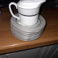 نعلبکی اکبند با یه سس خوری و ۸ تا پیش دستی