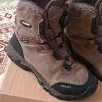 کفش کوه نوردی و طبیعت گردی