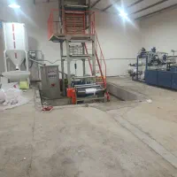 به یک کارگر حرفه ای باحقوق مناسب درکارگاه تولید