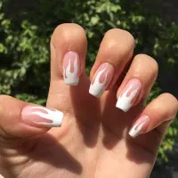 آموزش و کاشت ناخن حرفه‌ای