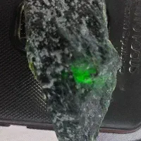 فروش سنگ یشم سبز کهنه تراش نخورده معدنی