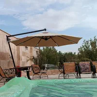 چتر و سایبان پایه کنار باغ رستوران ویلا