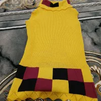 ۲ پیراهن زنانه|لباس|میانه, |دیوار