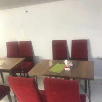 میز و صندلی و تخته سیاه