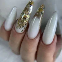 آموزش و خدمات کاشت ناخن